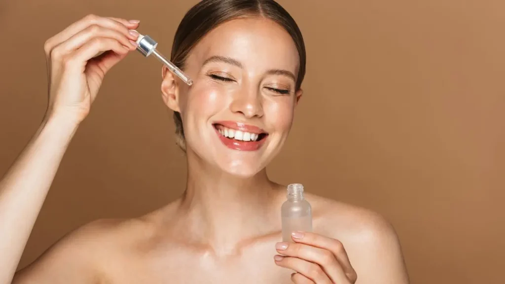 رعایت روتین پوستی مناسب با استفاده از محصولات دور چشم آراکسین